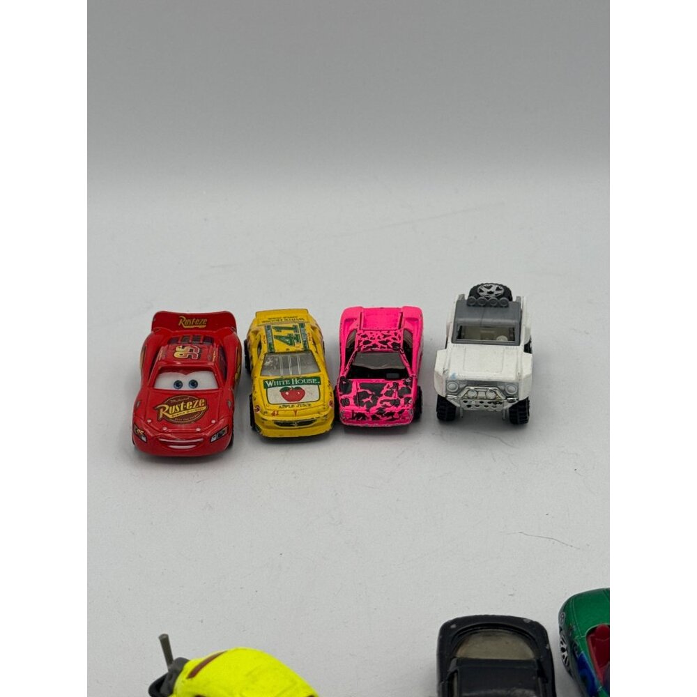 Lot of 10 Matchbox Cars Various Year and Models - Picture 2 of 7